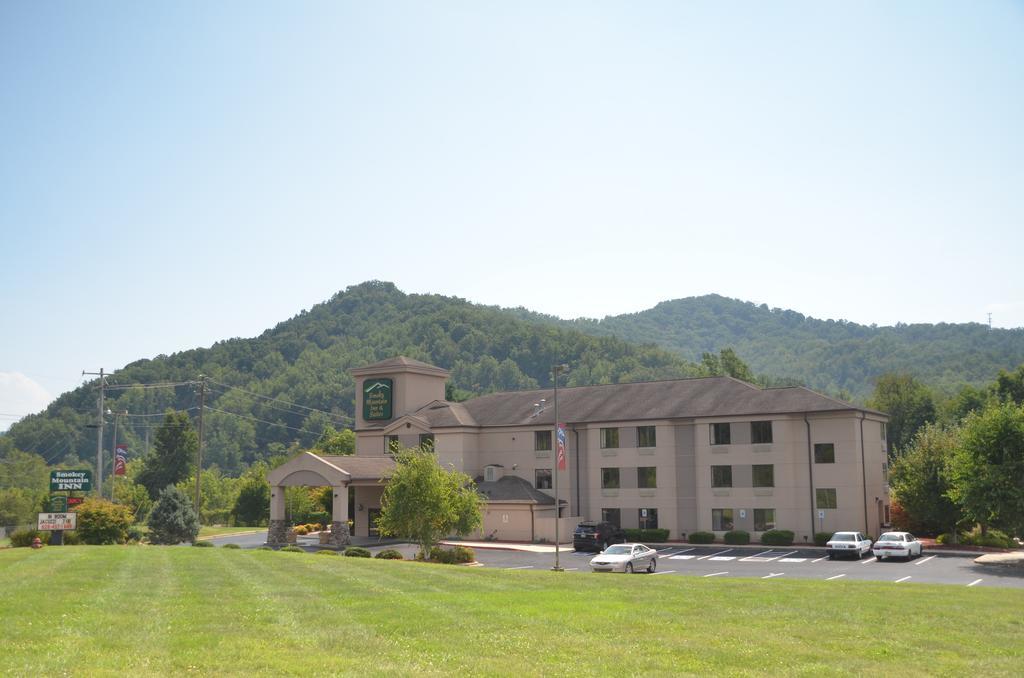 Smoky Mountain Inn & Suites Cherokee Exterior photo