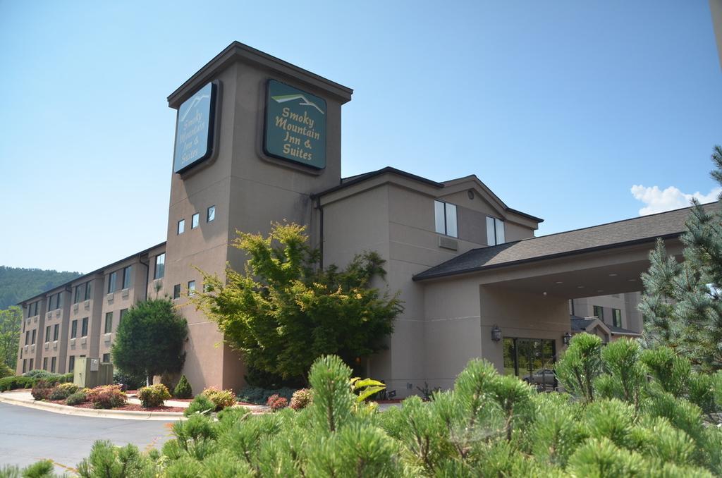 Smoky Mountain Inn & Suites Cherokee Exterior photo