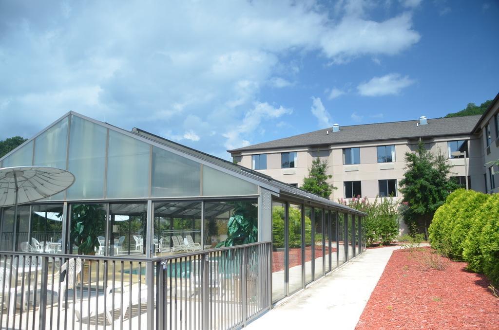 Smoky Mountain Inn & Suites Cherokee Exterior photo